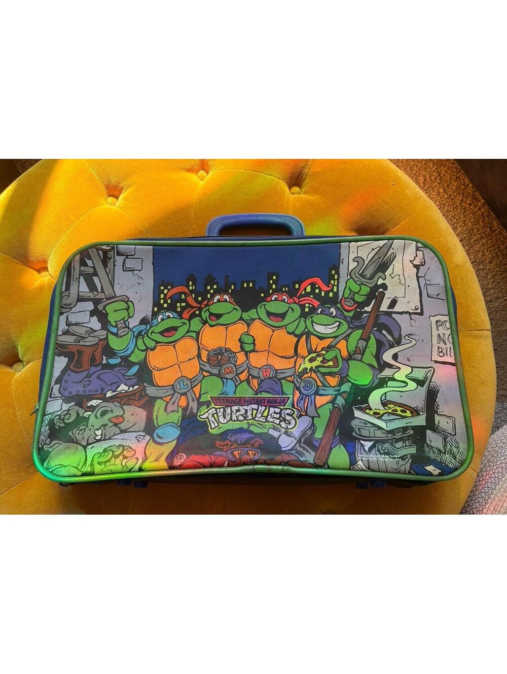 Vintage 1991 Teenage Mutant Ninja Turtles children's zippered travel suitcase